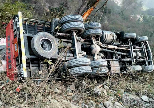 ट्रक दुर्घटना हुँदा एक जना घाइते
