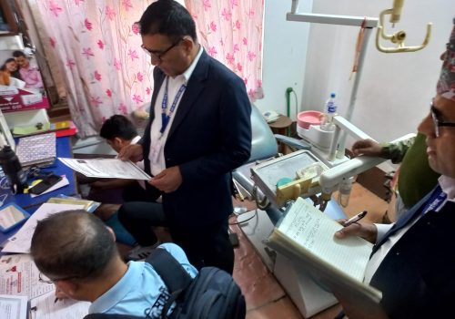 डेन्टल किल्निकमा शिलबन्दी,एक फर्मालाई १५ हजार जरिवाना