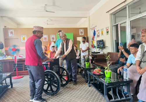 जन्मदिनको अवसरमा मालपोल कार्यालयलाई ह्विल चियर प्रदान