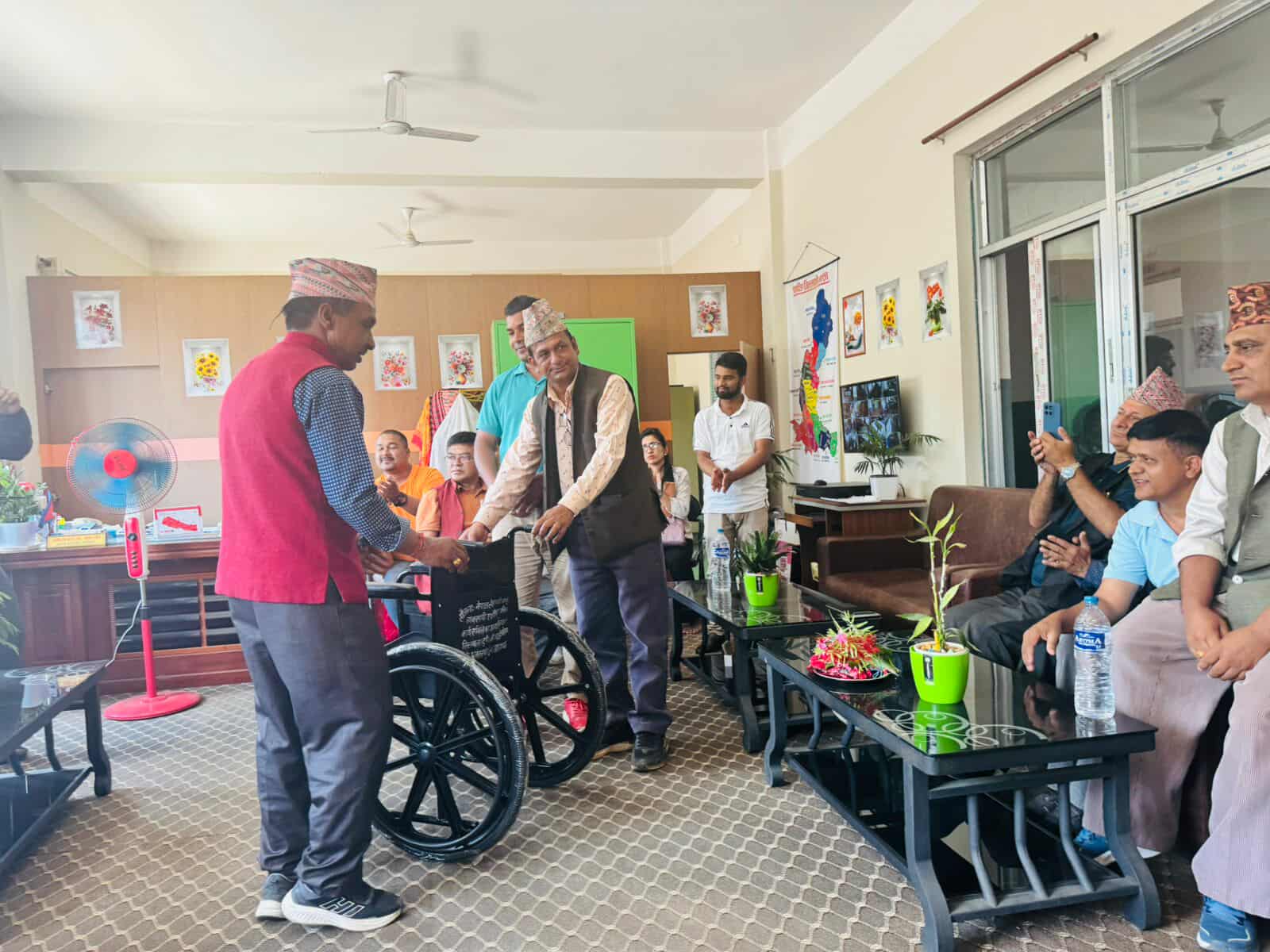 जन्मदिनको अवसरमा मालपोल कार्यालयलाई ह्विल चियर प्रदान