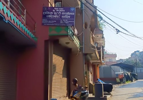 सवारीसाधनसँग मासिक पैसा उठाउँछन् धादिङबेसीका ट्राफिक प्रहरी