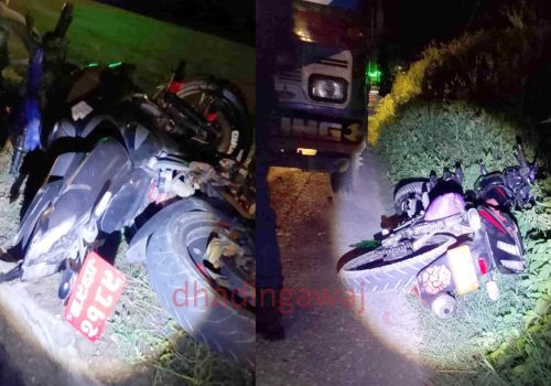 दुई मोटरसाइकल ठोक्किँदा दुई जना घाइते