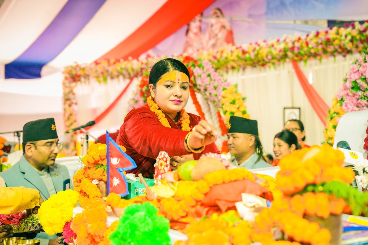 गुरुङ समुदायको पोसाकमा भागवत मञ्जरी राधिका दासी