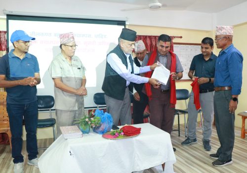 डा.अधिकारीद्वारा पदभार ग्रहण