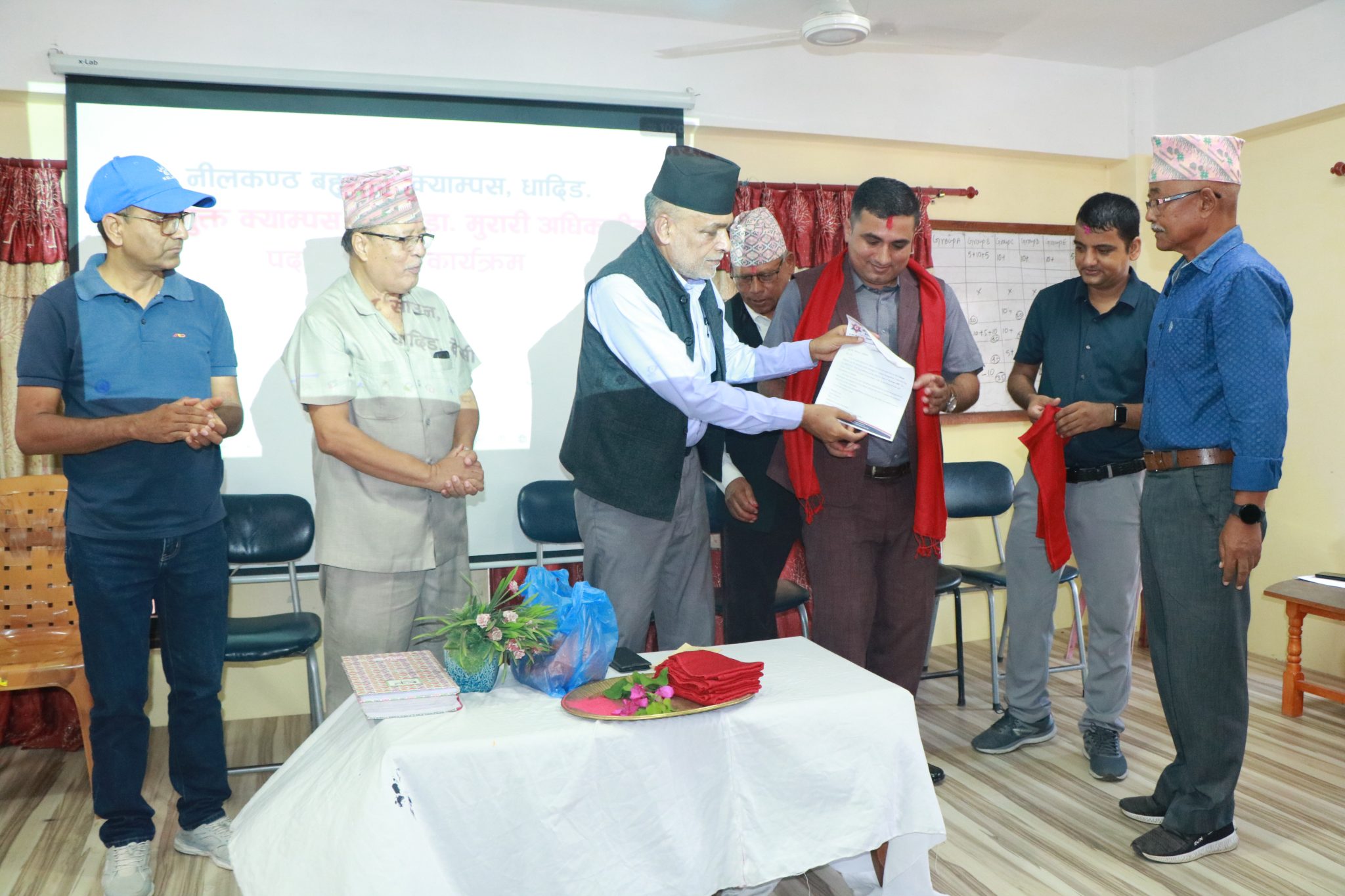 डा.अधिकारीद्वारा पदभार ग्रहण