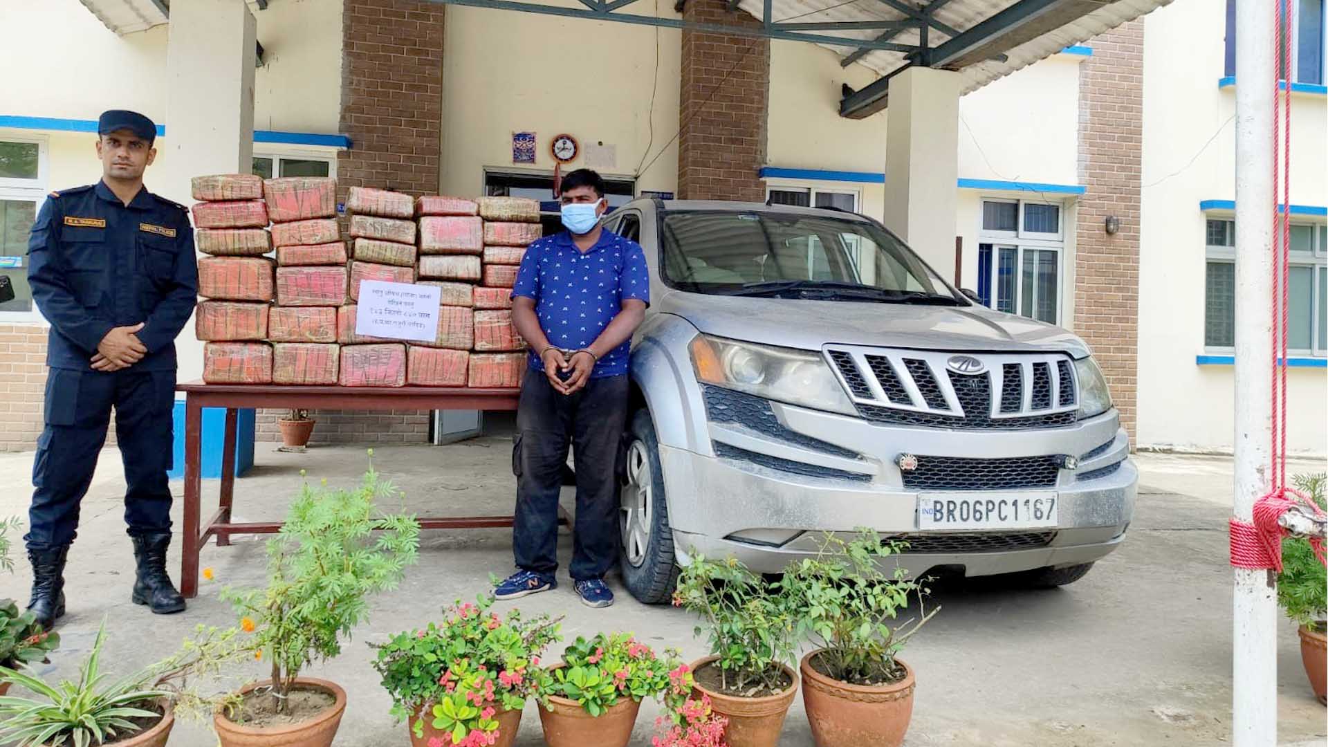 गाँजासहित एक जना पक्राउ