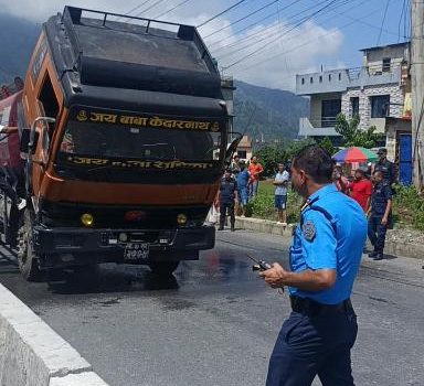 पेट्रोल बोकेको ट्याङकरमा आगलागी