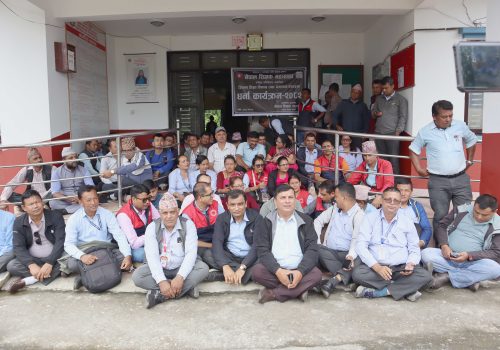 शिक्षकहरुको धर्ना