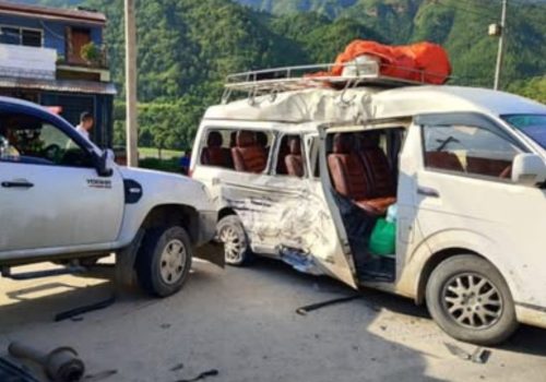 तीन सवारी ठोक्किदा ७ जना घाइते