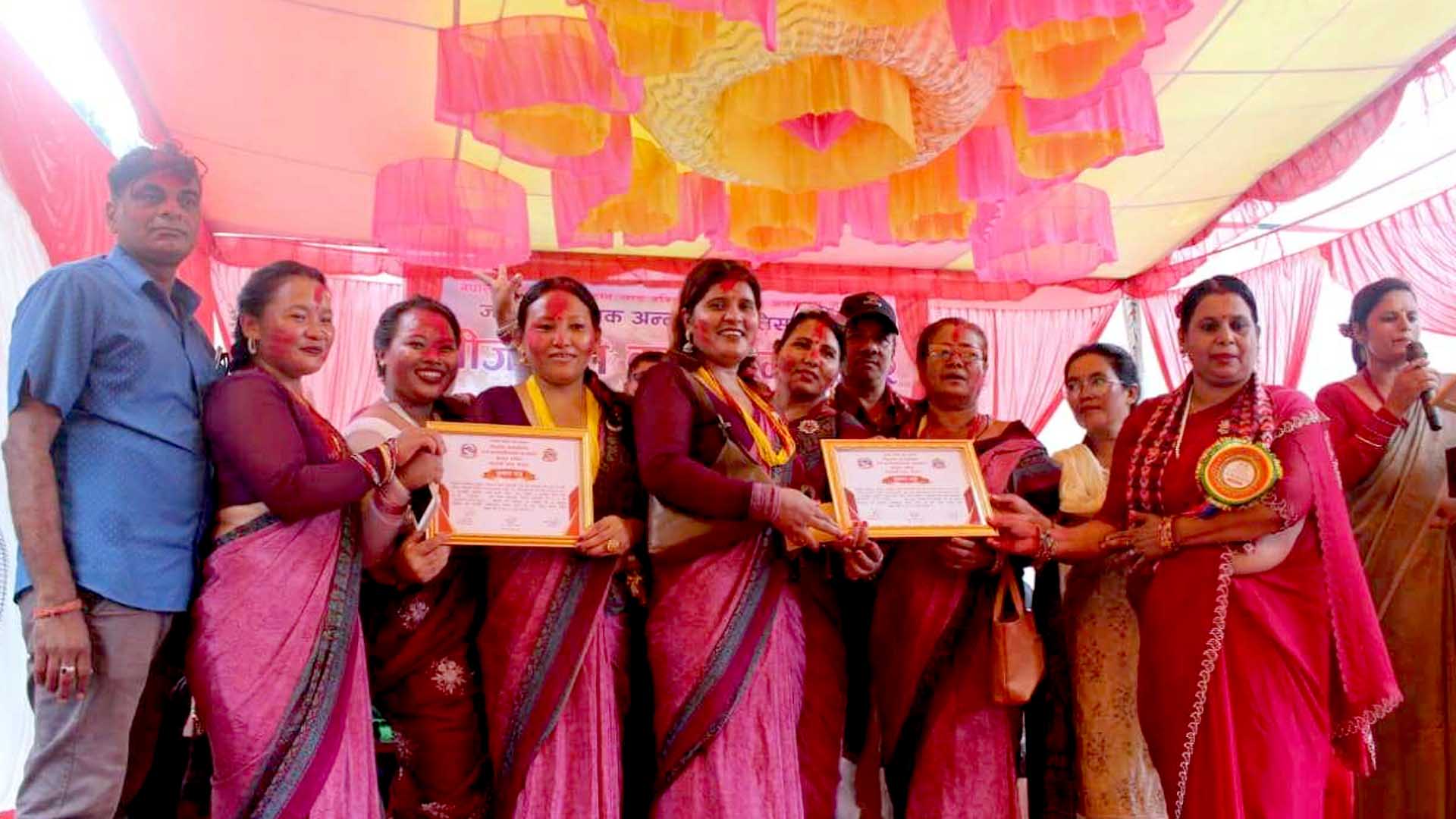 तीज गीत प्रतियोगितामा फुलबारी आमा समुह प्रथम
