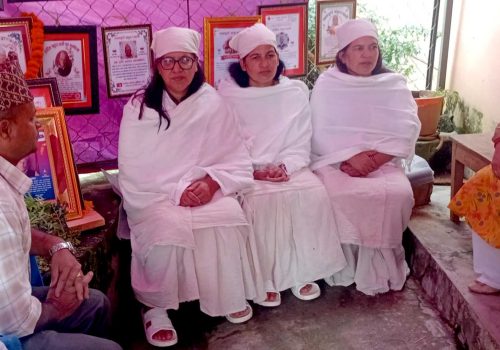 सापकोटा परिवारलाई समवेदना दिन धादिङका एमाले नेताहरु रयालेमा पुगे