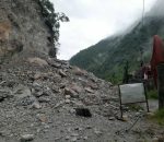 सुख्खा पहिरोले पृथ्वी राजमार्ग अबरुद्ध