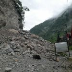 सुख्खा पहिरोले पृथ्वी राजमार्ग अबरुद्ध