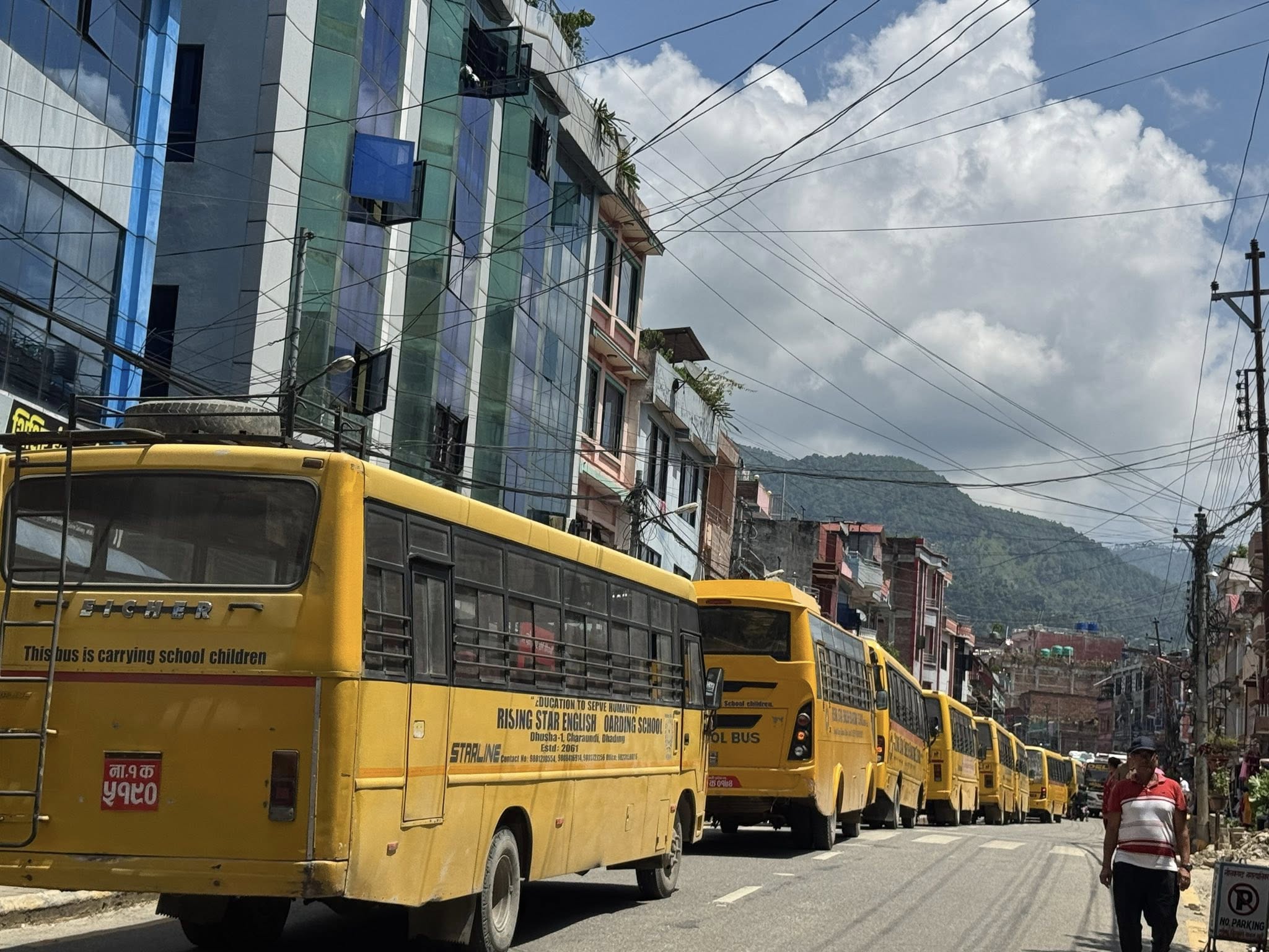 निजी विद्यालयहरुको बस र्‍याली (तस्वीरहरू)