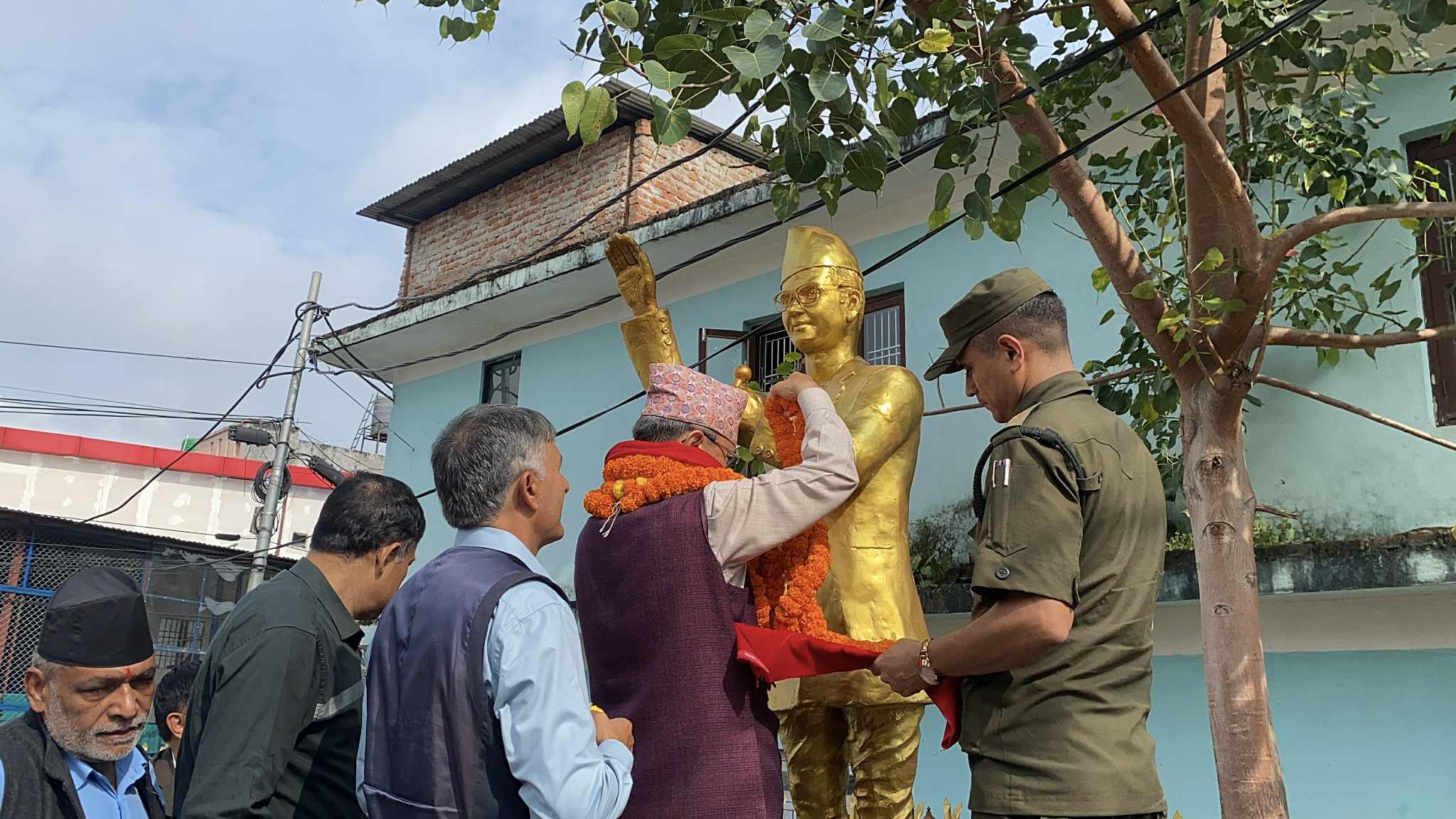 विपीको सालिक अनावरण