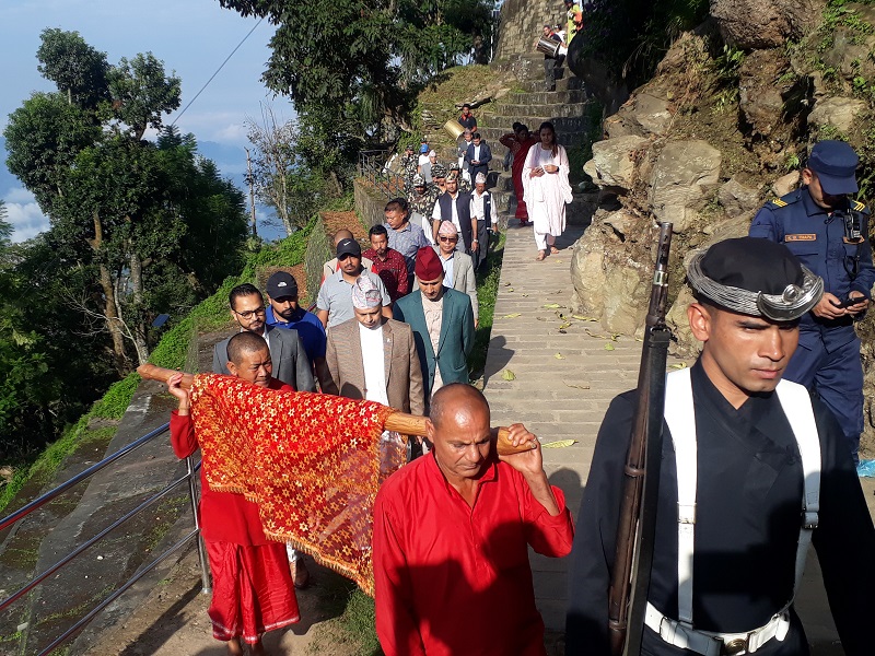 आज घर घरमा फूलपाती भित्र्याइँदै