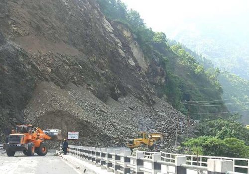 मुग्लिन-नागढुंगा सडक खुल्यो