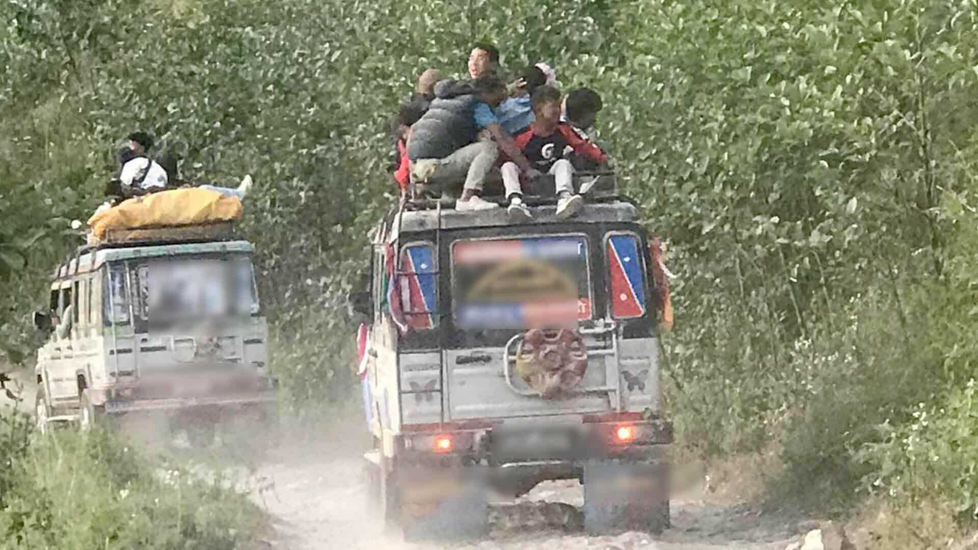 सवारीको लापरबाही,यात्रुसँग हजारको टिकट काटेर १५ सय असुल्दै