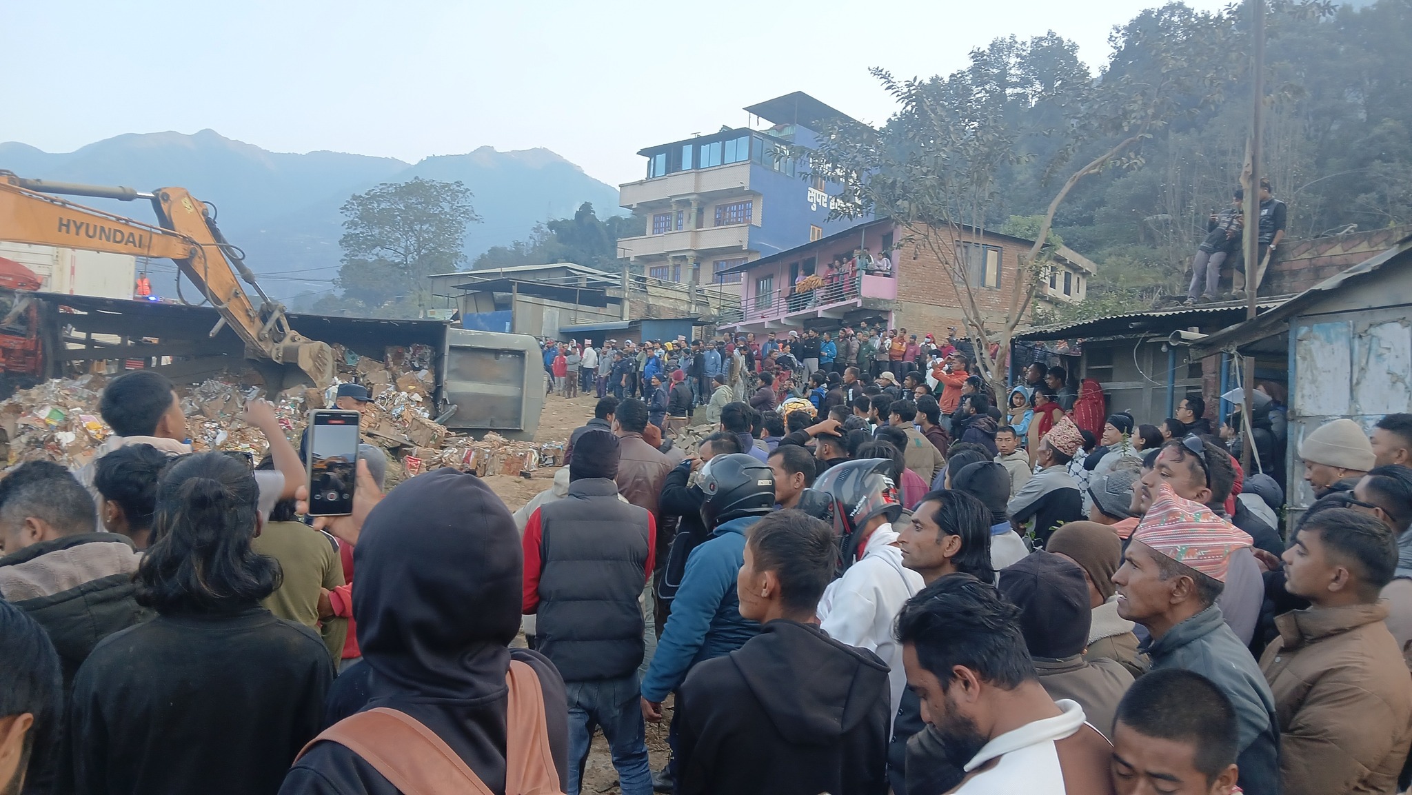 सात सवारी एकआपसमा ठोक्किँदा ३५ जना घाइते (घाईतेको विवरणसहित)