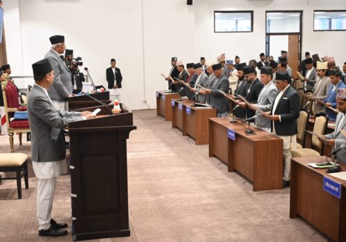 नवनिर्वाचित सांसदहरूले लिए शपथ