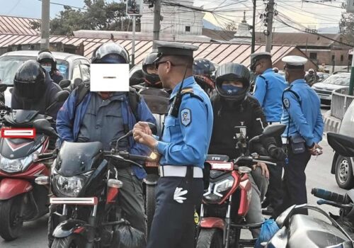 राइड सेयरिङका १ सय ७५ चालक ट्राफिक प्रहरीको कारबाहीमा